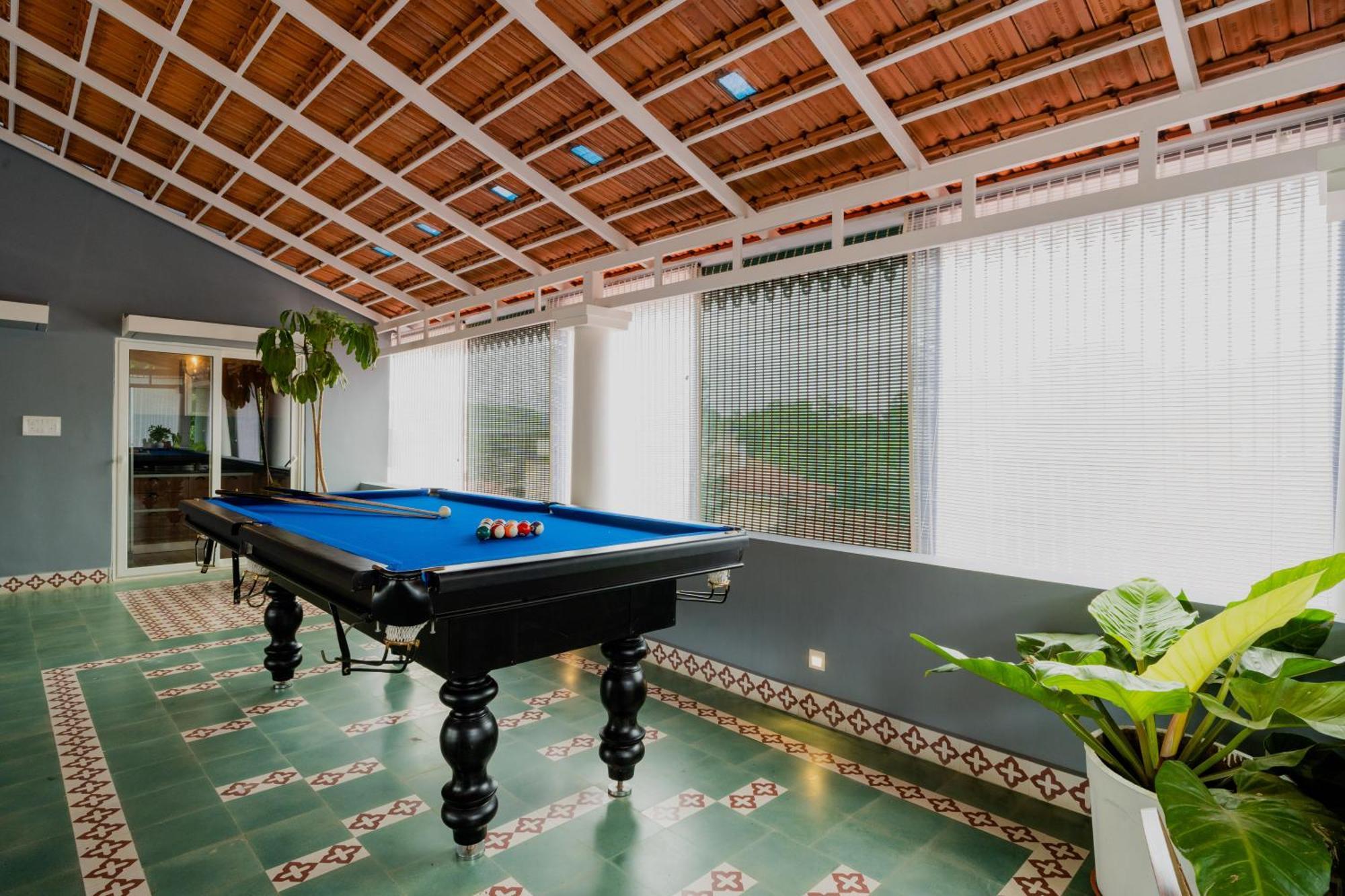 Elivaas 5 Bhk With Pvt Pool, Entertainment Room & Glass House - Bludoor Marmagao Exterior photo